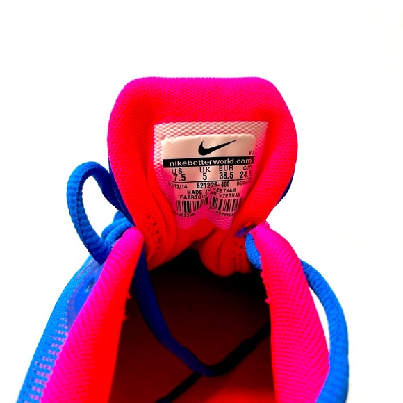 Like New NIKE SNEAKERS! - Picture 3 of 4